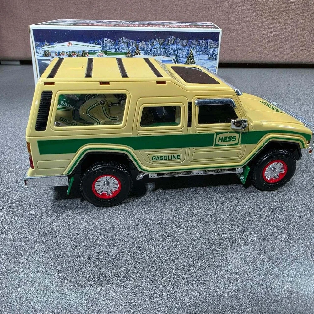 Hess Sport Utility Vehicle and Motorcycles 2004 40th Anniversary SUV READ